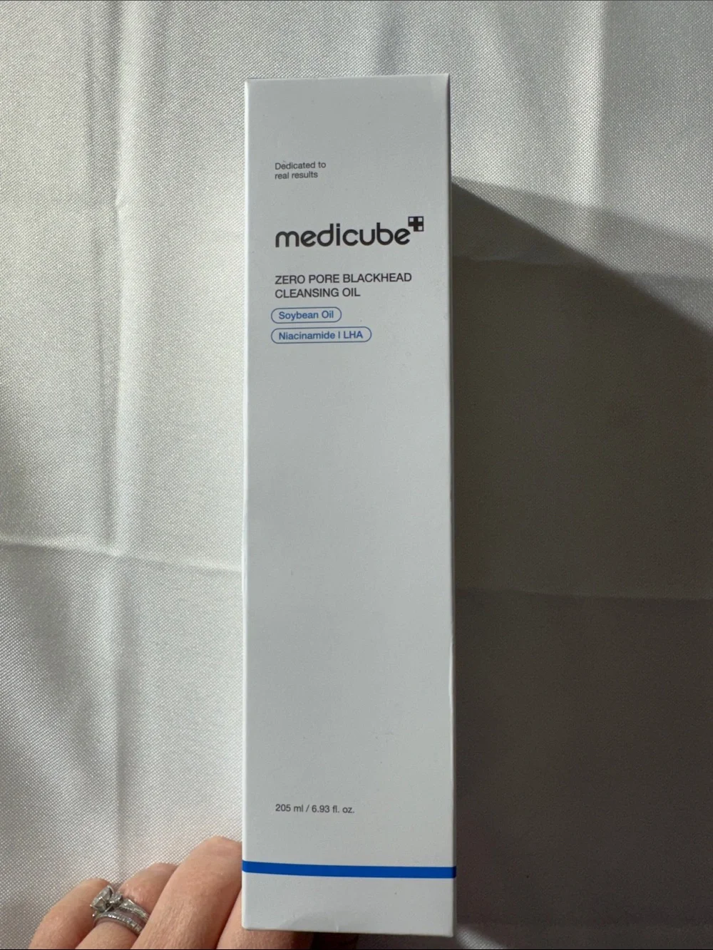 Medicube Zero Pore Blackhead Cleansing Oil – White & Blue